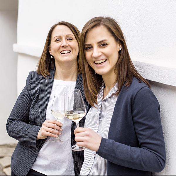 Vinodea | Weinhandlung | Weine von Winzerinnen | Shop | Weingut Schüller